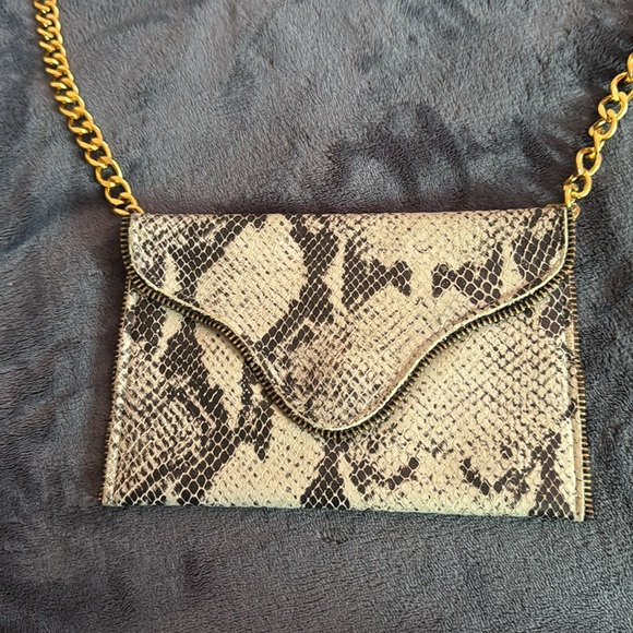 Snake Print Envelope style crossbody with gold chain - Picture 2 of 3